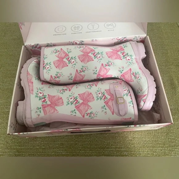 Love shack fancy collab x Hunter rainboots - sz 5 big kids - Picture 9 of 15